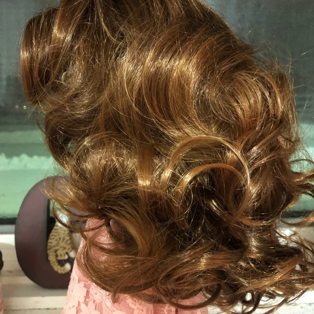 Beautiful Carmel Brown wig. NEW - Picture 2 of 4
